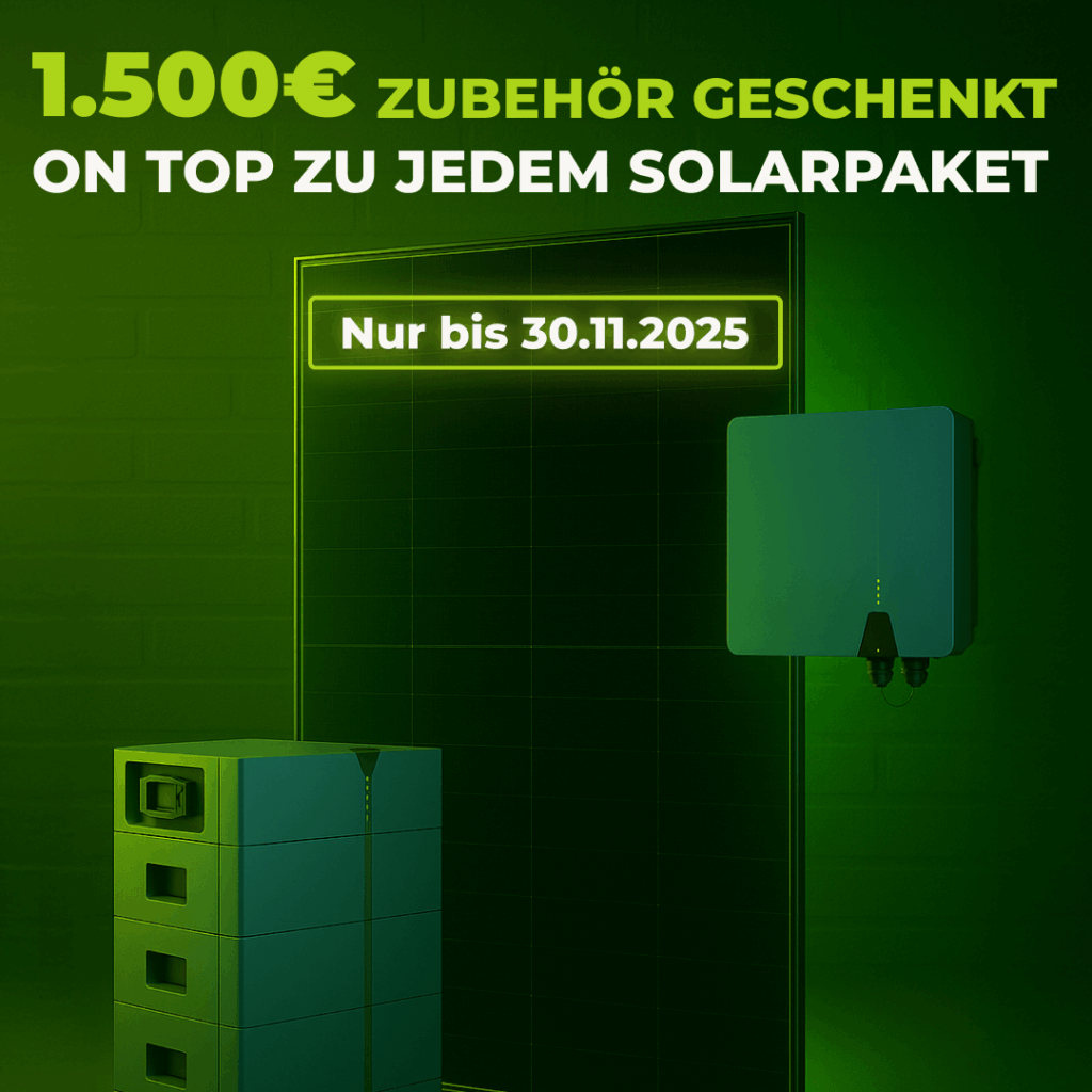 Grüne Werbung für Solarpakete: "1.500€ Zubehör geschenkt, nur bis 30.11.2025" über Solaranlagen.
